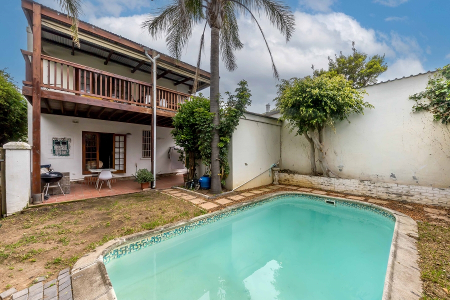 To Let 4 Bedroom Property for Rent in Vredehoek Western Cape